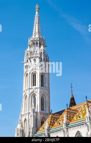 Budapest, Hongrie - 24 AVRIL 2020 : l'Église de l'Assomption du château de Buda ou l'Église Matthias. Banque D'Images