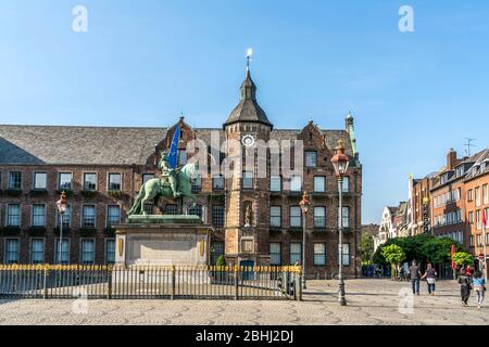 Jan-Wellem-Reiterdenkmal vor dem Rathaus auf dem Marktplatz, Landeshauptstadt Duesseldorf, Nordrhein-Westfalen, Deutschland, Europa | Jan Wellem Ec Banque D'Images