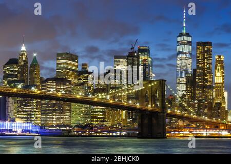 New York City horizon nuit Manhattan ville Brooklyn Bridge World Trade Center WTC Banque D'Images