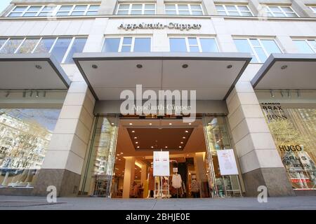 Hambourg, Allemagne. 24 avril 2020. Une succursale de Appelrath-Cüpper à Hambourg crédit: Bodo Marks/dpa/Alay Live News Banque D'Images