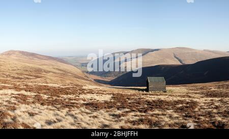 Super Lingy Hut bothy à la tête de la vallée de la Caldew dans les collines du nord du Lake District, Royaume-Uni Banque D'Images