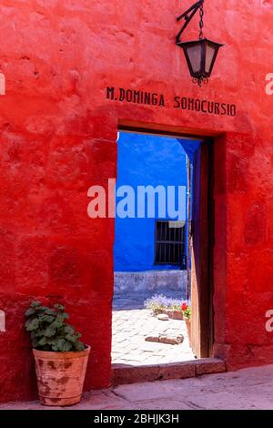 Couvent et monastère de Santa Catalina de Sienne (1579) à Arequipa, Pérou, Amérique du Sud. Patrimoine mondial (UNESCO). Banque D'Images