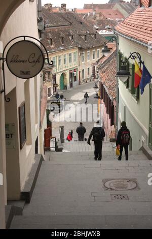 Sibiu, Roumanie. Le passage sous la Tour des Escaliers du XIIIe siècle, un monument de la vieille ville. Banque D'Images