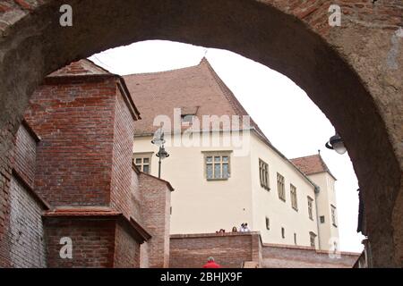 Sibiu, Roumanie. Arche sur le passage des escaliers (Pasajul Scărilor) dans la vieille ville. Banque D'Images