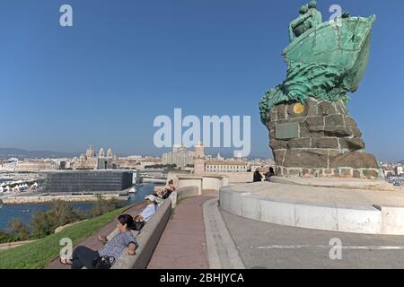 Marseille vue du Monument aux Héros et ViceTimes de la Mer dans le jardin du Pharo Banque D'Images