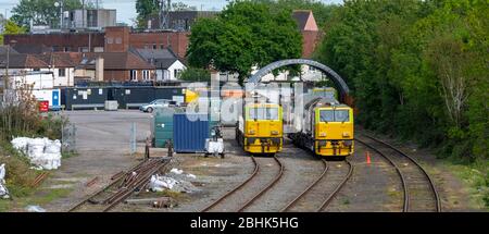 Deux trains de traitement ferroviaire ferroviaire ferroviaire RHTT (Railhead Treatment trains) de réseau numéros DR 98974 et DR 98973 à Totton Railway sidings, Totton, Hampshire, Royaume-Uni Banque D'Images