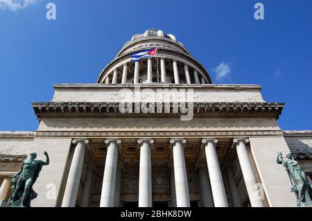 Façade du bâtiment historique abritant l'assemblée législative de Cuba - le Capitolio à la Havane. Banque D'Images