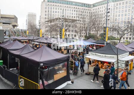 Londres, Royaume-Uni, 24 janvier 2020 : marché alimentaire Southbank Center à côté du Royal Festival Hall et marché Victoria Park au sud de Hackney – Banque D'Images
