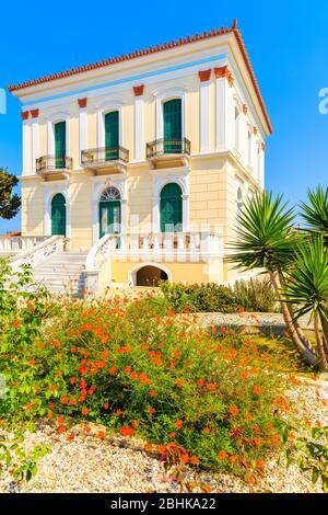 Villa de luxe dans le jardin de l'île grecque de Samos, Grèce Banque D'Images