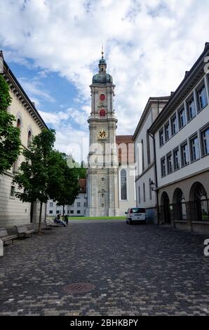 Vue extérieure de l'une des grandes tours de la cathédrale Saint-Gall à Saint-Gall, en Suisse Banque D'Images