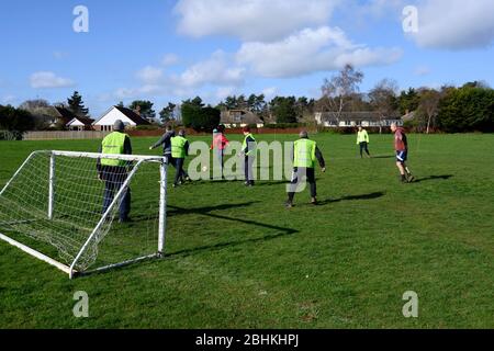 Football à pied Alderton Suffolk Angleterre Banque D'Images