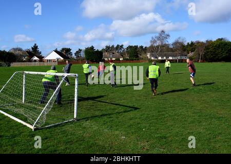 Football à pied Alderton Suffolk Angleterre Banque D'Images