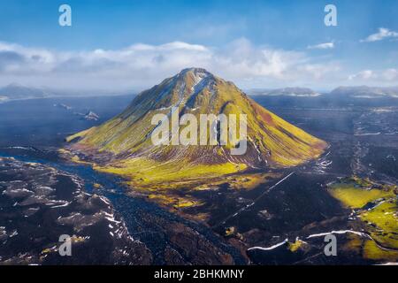 Montagne de Maelifell dans les Highlands d'Islande, post traité en HDR Banque D'Images