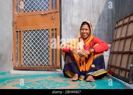femme rurale souriante Banque D'Images