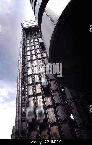 La Lloyds Buliding sur Lime Street dans la ville de Londres. La reconception actuelle (par Richard Rogers) a été commandée par Lloyds en 1978. Banque D'Images