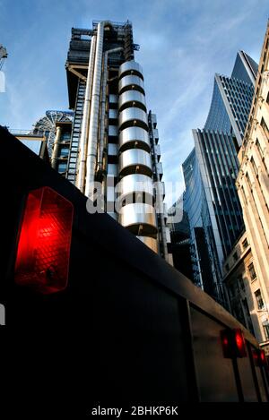 La Lloyds Buliding sur Lime Street dans la ville de Londres. La reconception actuelle (par Richard Rogers) a été commandée par Lloyds en 1978. Banque D'Images