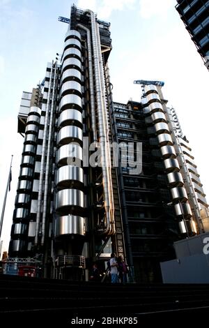 La Lloyds Buliding sur Lime Street dans la ville de Londres. La reconception actuelle (par Richard Rogers) a été commandée par Lloyds en 1978. Banque D'Images