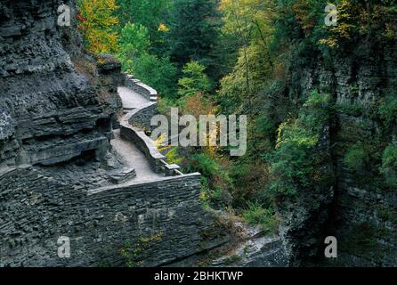 Sentier de la boucle Upper gorge, parc national Robert H Treman, New York Banque D'Images