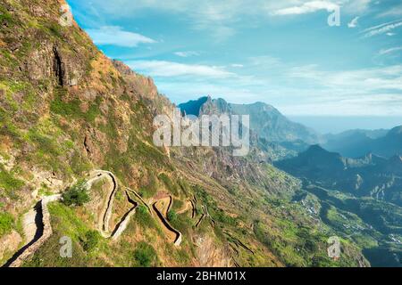 Sentier de randonnée à Santo Antao, Cap Vert, post traité en HDR Banque D'Images