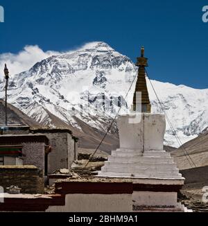 Stupa (Chorten) au pied de l'Everest, monastère de Rongphu, Tibet Banque D'Images