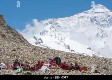 Crémation d'un homme houleux à DZA Rongphu, au pied du mont Everest, Tibet Banque D'Images