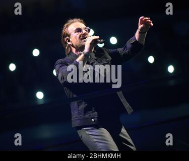 28 mai : Bono de l'UE 2 se produit à l'Infinite Energy Arena de Duluth, Géorgie, le 28 mai 2018. CRÉDIT: Chris McKay / MediaPunch Banque D'Images