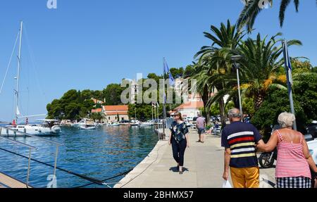 La belle marina de la ville balnéaire de Cavtat, Croatie. Banque D'Images