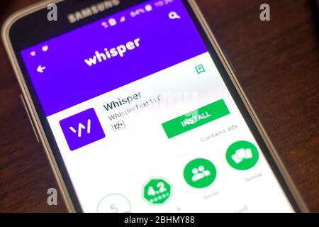 Ryazan, Russie - 04 mai 2018 : application mobile Whisper sur l'affichage du téléphone portable Banque D'Images