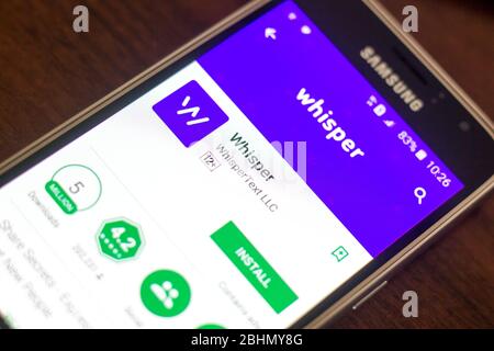 Ryazan, Russie - 04 mai 2018 : application mobile Whisper sur l'affichage du téléphone portable Banque D'Images