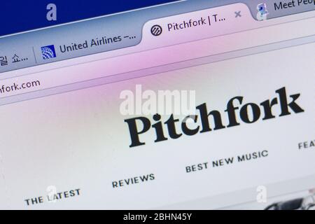 Ryazan, Russie - 13 mai 2018 : site Internet de Pitchfork sur l'affichage de PC, URL - Pitchfork.com Banque D'Images