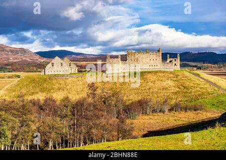 Environnement historique l'Ecosse possédait des ruines de la caserne Ruthven près de Kingssie dans les Highlands d'Écosse, vue du sud de la province Banque D'Images