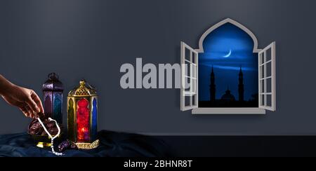 Ramadan contexte 2020 photos islamiques spéciales, nouveau Ramadan Moubarak coloré isolé avec fond noir lampe de lumière arabe avec dates et Tasbeeh Banque D'Images