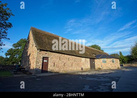 Le Barn manial du XIIIe siècle, Siffon, près de Rotherham, dans le Yorkshire du Sud, en Angleterre, au Royaume-Uni. Banque D'Images