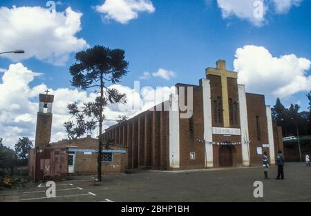 Église catholique de Sainte-famille au Rwanda Kigali photographiée un an après le massacre au cours duquel des milliers de Tutsis et de Hutus ont été massacrés pendant le génocide de 1994. Banque D'Images