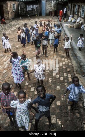 Orphelins du génocide dans un orphelinat à Kigali, Rwanda, Afrique en 1995 Banque D'Images