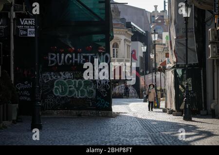 Bucarest, Roumanie - 22 avril 2020 : déserte la vieille ville de Bucarest, une attraction touristique une fois, pendant le verrouillage du covid-19. Banque D'Images