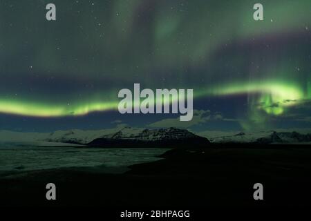 Aurores boréales au-dessus du lac Glacier de Jókulsárlón, Islande Banque D'Images