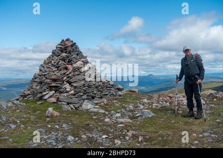 Le sommet de Meall Dubh, un Corbett à Glen Moriston, Scottish Highlands, Ecosse, Royaume-Uni. Banque D'Images