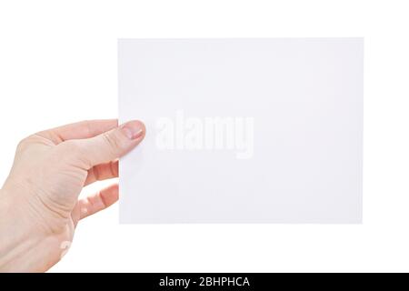 Main tenant une feuille de papier vierge isolée sur fond blanc Banque D'Images