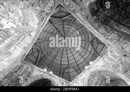 Temple d'Hercules et Palais Ummayad, vue intérieure du dôme en bois, noir et blanc Banque D'Images