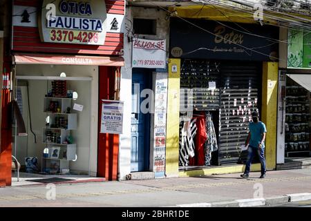 Osasco, Brésil. 27 avril 2020. 19) . La ville est la troisième dans l'État avec le plus grand nombre de décès dus à la maladie. Crédit: Aloisio Mauricio/FotoArena/Alay Live News Banque D'Images