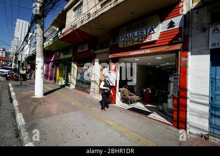 Osasco, Brésil. 27 avril 2020. 19) . La ville est la troisième dans l'État avec le plus grand nombre de décès dus à la maladie. Crédit: Aloisio Mauricio/FotoArena/Alay Live News Banque D'Images