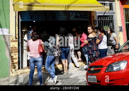 Osasco, Brésil. 27 avril 2020. 19) . La ville est la troisième dans l'État avec le plus grand nombre de décès dus à la maladie. Crédit: Aloisio Mauricio/FotoArena/Alay Live News Banque D'Images