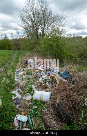 Envolez-vous pour le basculement sur les rives de la rivière Almond, en Écosse du Lothian Ouest. Banque D'Images