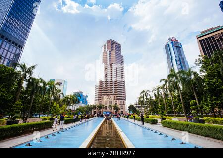 Édifice Menara public Bank dans le parc KLCC à Kuala Lumpur, Malaisie Banque D'Images