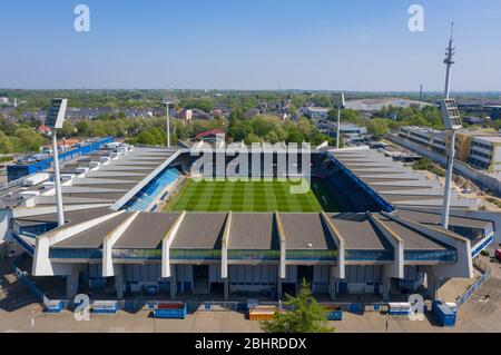 Bochum, Allemagne. 27 avril 2020. firo: 27.04.2020, football, 2.Bundesliga, saison 2019/2020, VFL Bochum 1848, suspension de matchdaye jusqu'au début mai 2020, à cause de Corona, Coronavirus, Covid-19, VONOVIA RUHRSTADION, de dessus, photo aérienne, drone, une photo, vide, stade de terrain à damier, dpa, en direct, Aldamy, en direct, en direct, en direct, en direct, en direct, en direct, en direct, en direct, en direct, en direct, en ligne Banque D'Images