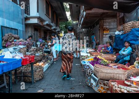 Marché du matin d'Ubud. Le marché du matin est mis en place tôt chaque matin à Ubud, île de Bali Banque D'Images