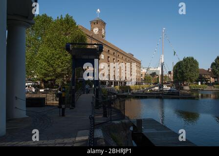 Marina Warehouse St Katharine Docks 50 St Katharine's Way, St Katharine's & Wapping, Londres E1W 1LA Banque D'Images