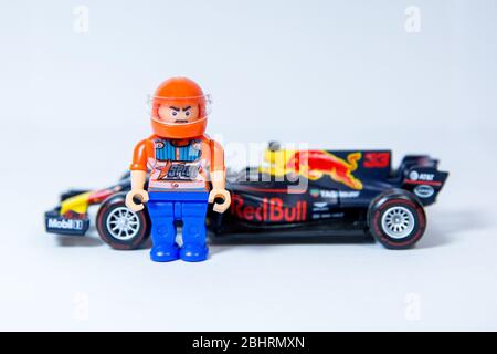 Voiture de Formule 1 de Formule 1 de Burago Red Bull Racing Voiture de Max Verstappen, avec pilote de course. Banque D'Images