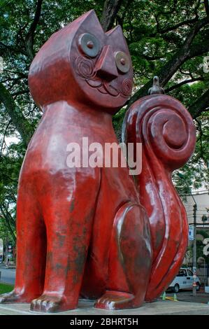 Le légendaire chat de rivière ou Gato del Rio Sculpture par Hernando Tejada au Cats Park au boulevard de la rivière à Cali, Departamento Valle del Cauca, Colombie, Banque D'Images